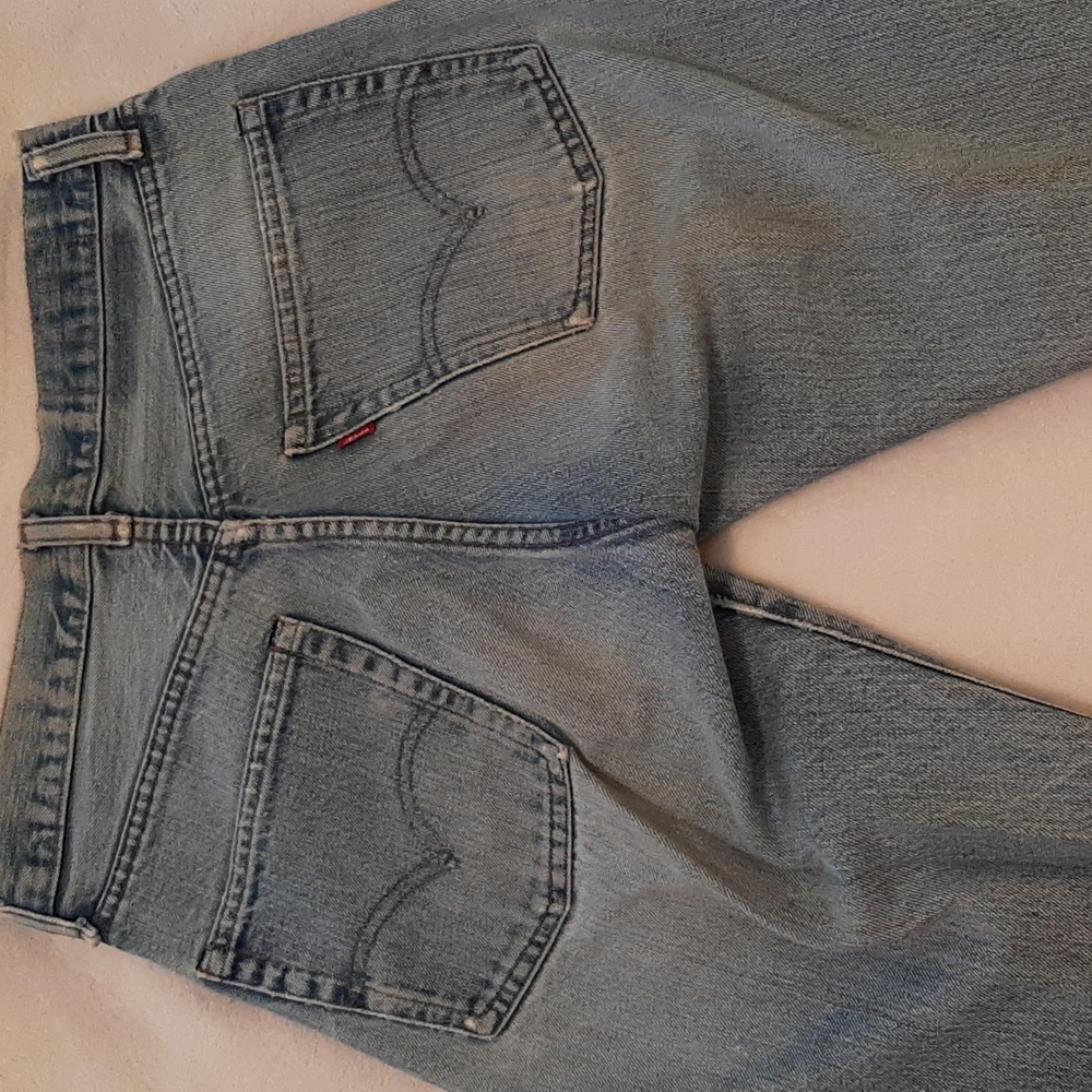 Vtg Red label Levis straight leg. 100% cotton waist 28